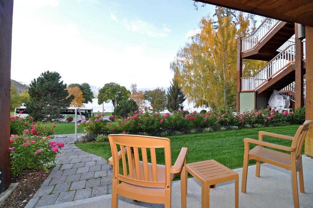 Lodge Lakeside And *