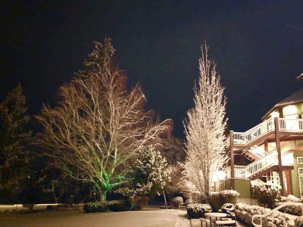 Lakeside And Lodge Chelan