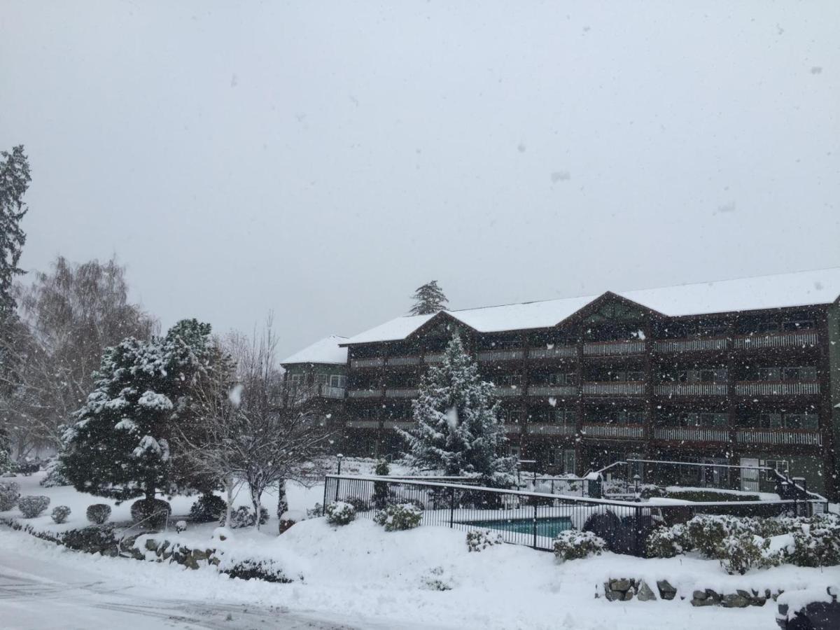 Lodge Lakeside And