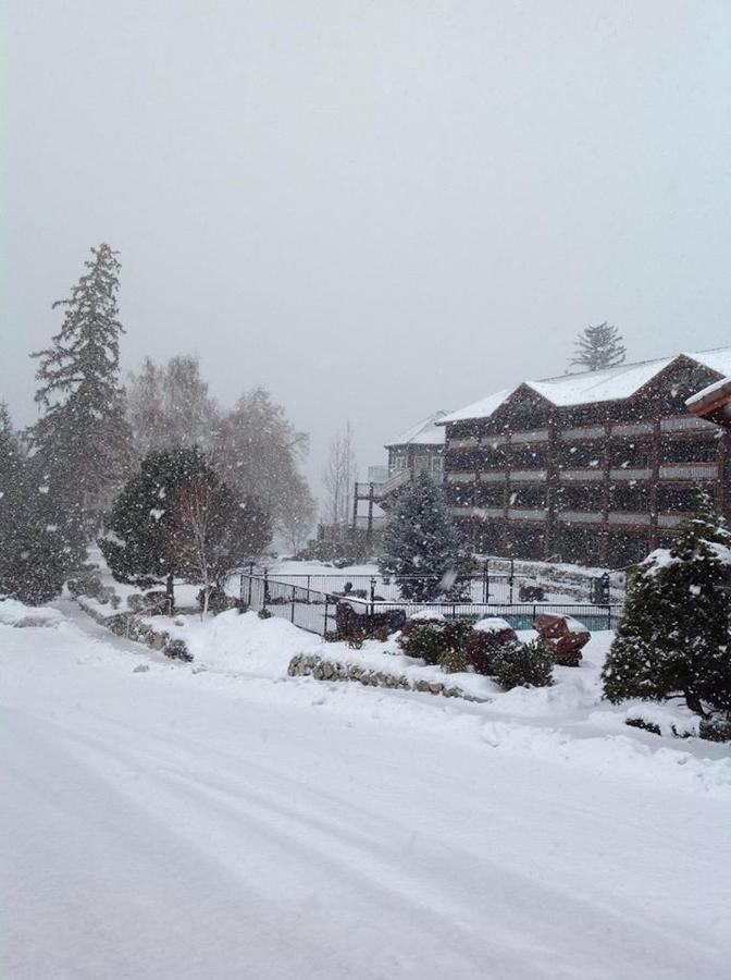 Lodge Lakeside And